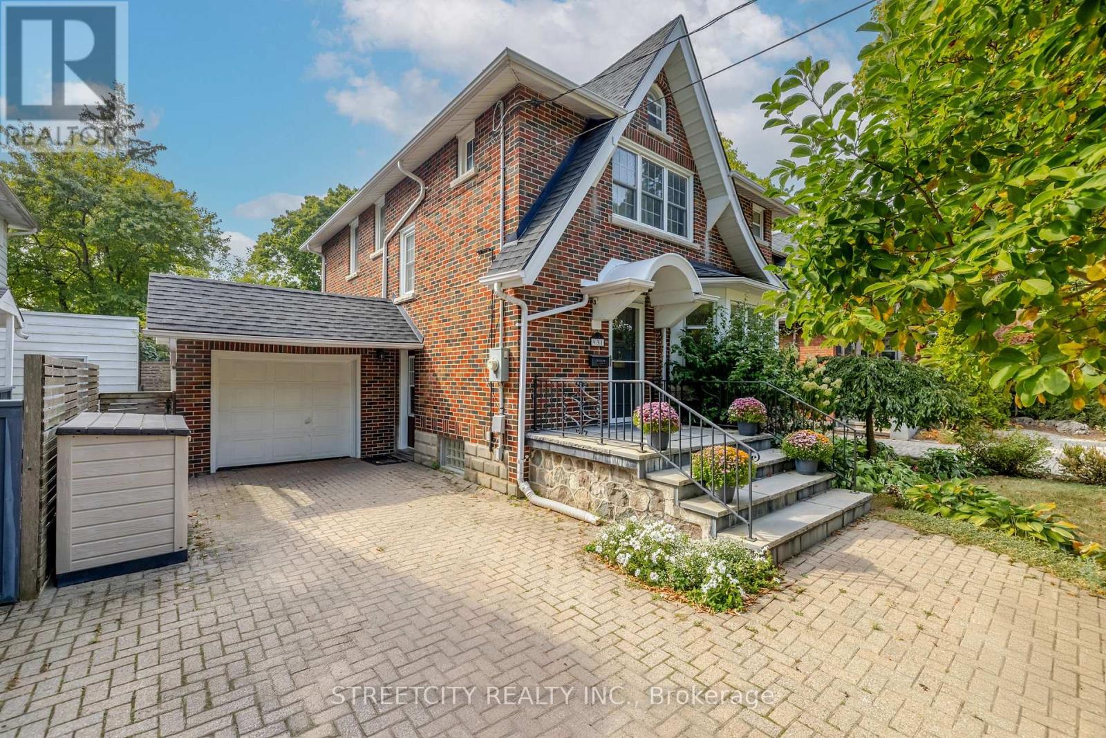 931 Waterloo St, London, ON N6A 3X2
