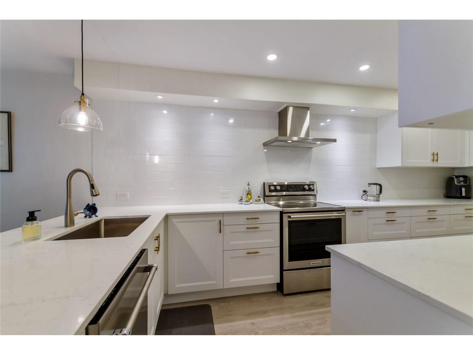 15300 17 Avenue Unit 107, Surrey, BC V4A 8Y6