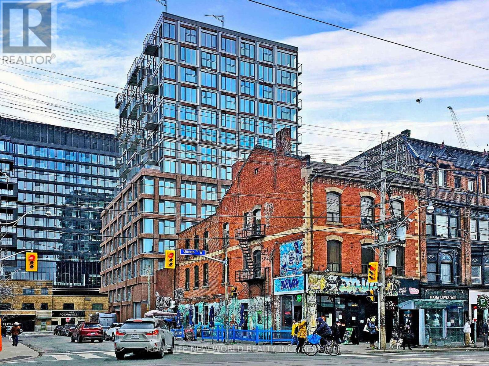 2 Augusta Ave, Toronto, ON M5V 0T3