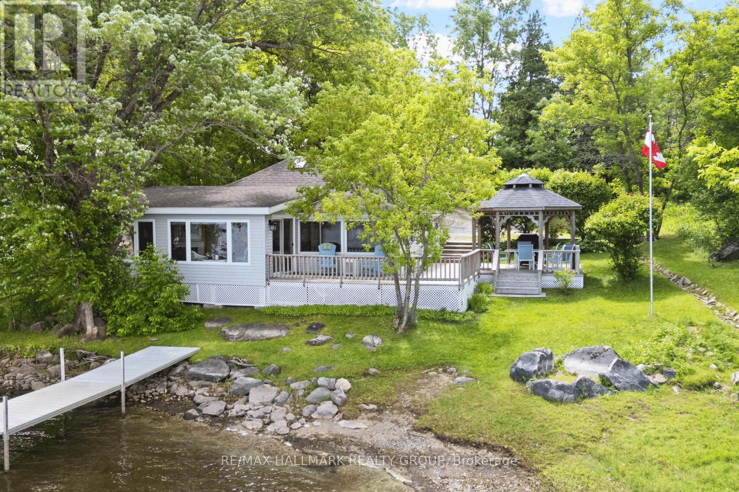 118 Hall Shore Rd, Lanark Highlands, ON K0G 1M0