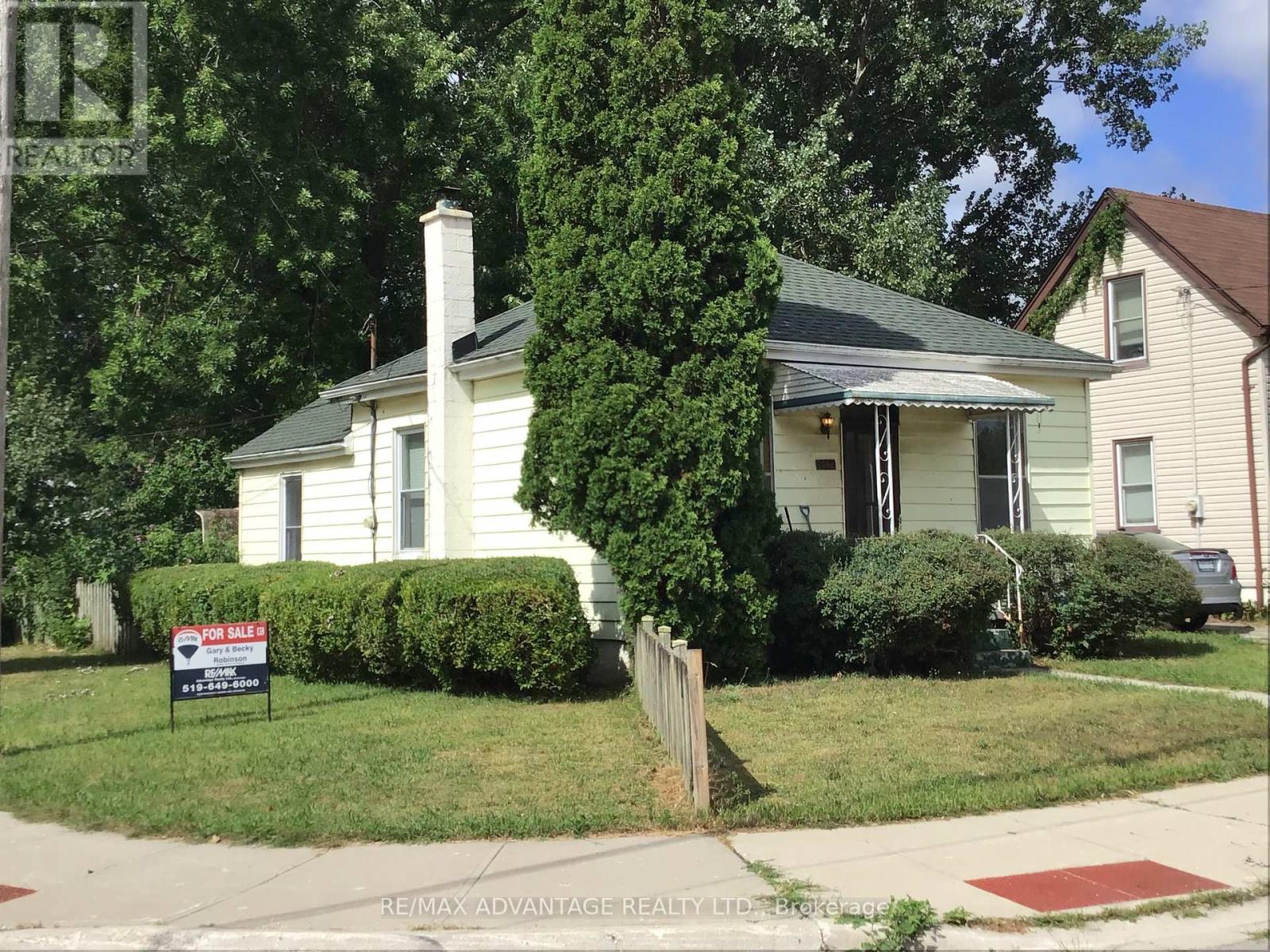 1082 Margaret St, London, ON N5W 2K2