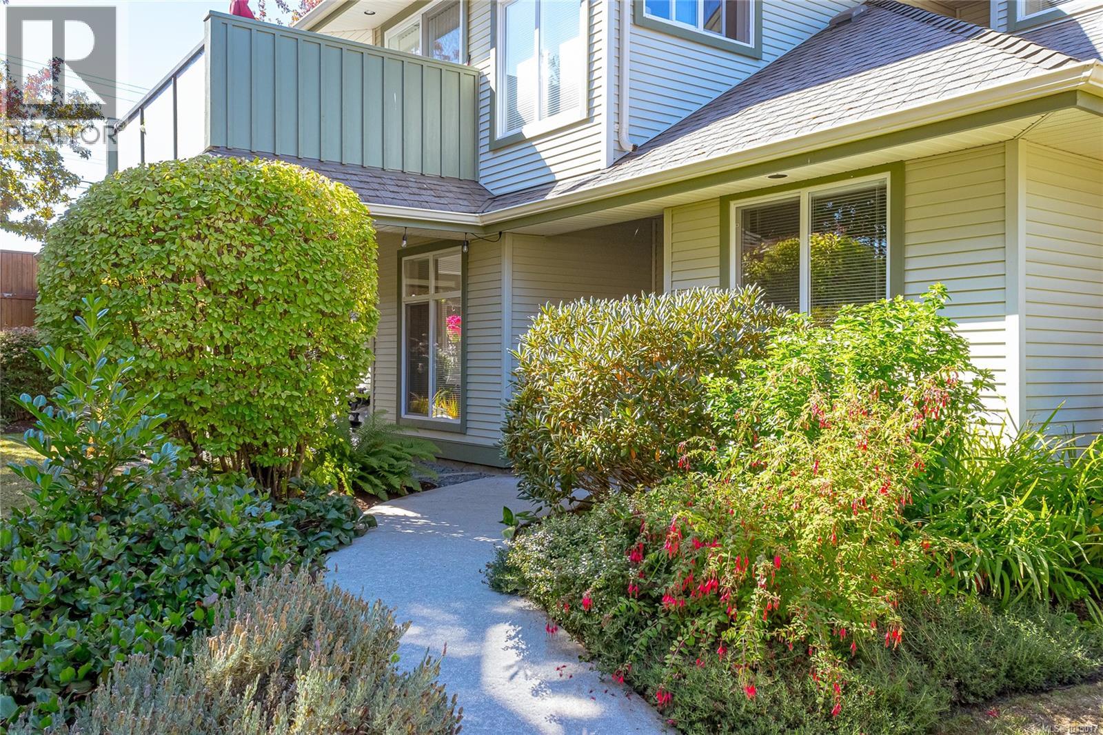 340 Young St Unit 3 St, Parksville, BC V9P 1C5