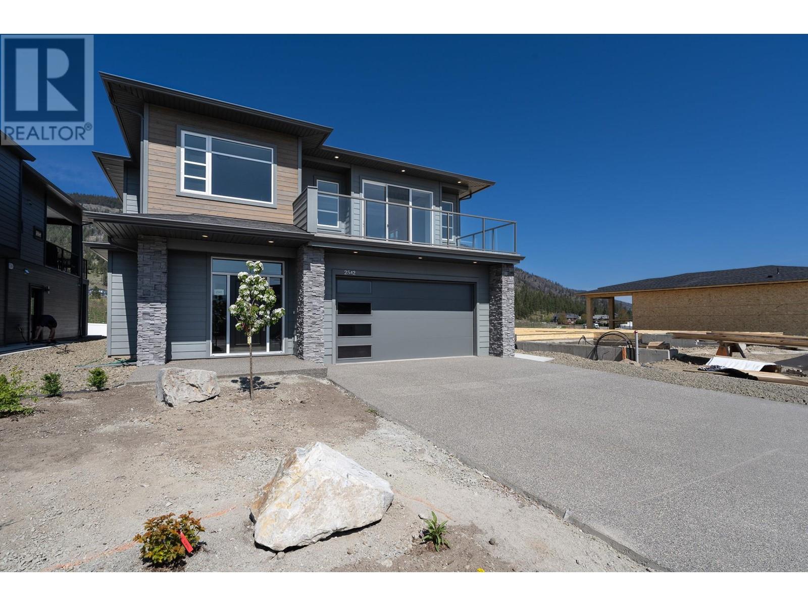 2542 Pinnacle Ridge Dr, West Kelowna, BC V4T 0E3