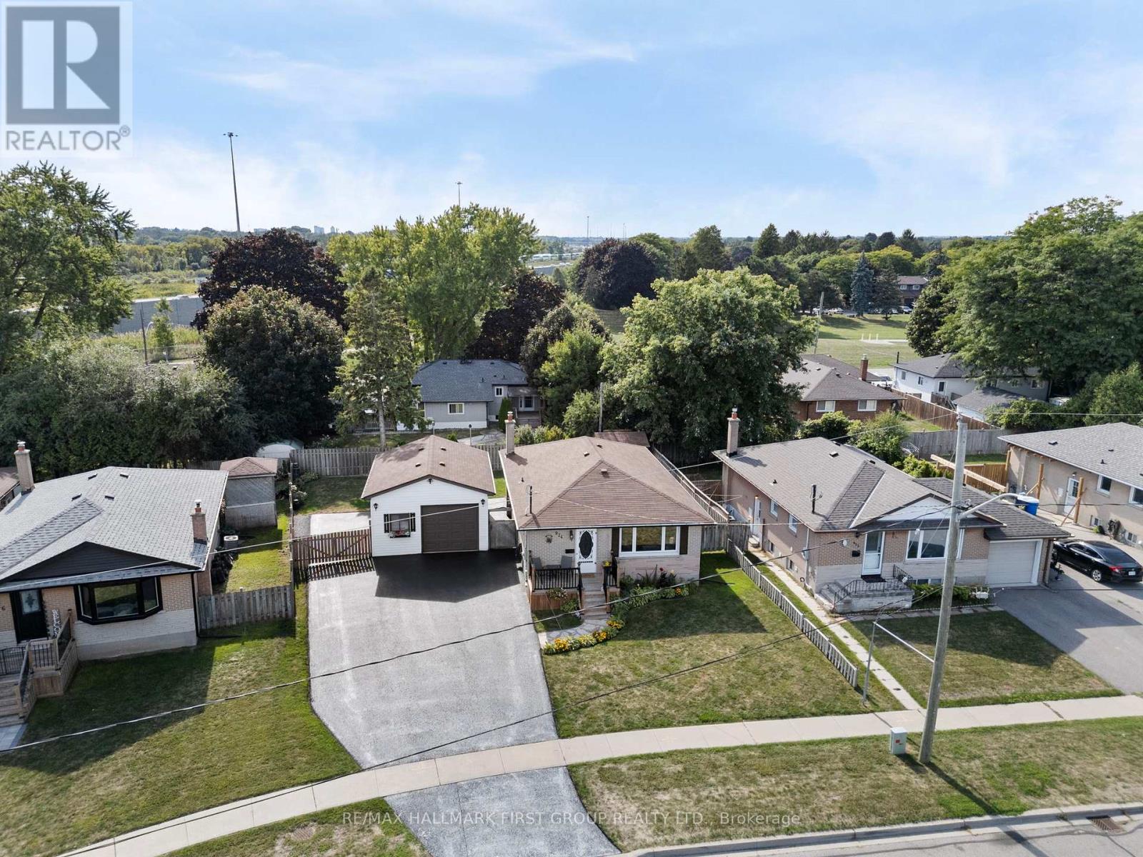 924 Mccullough Dr, Whitby, ON L1N 1C6