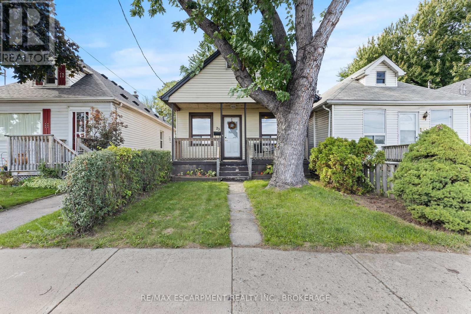 25 Mckinstry St, Hamilton, ON L8L 6C2
