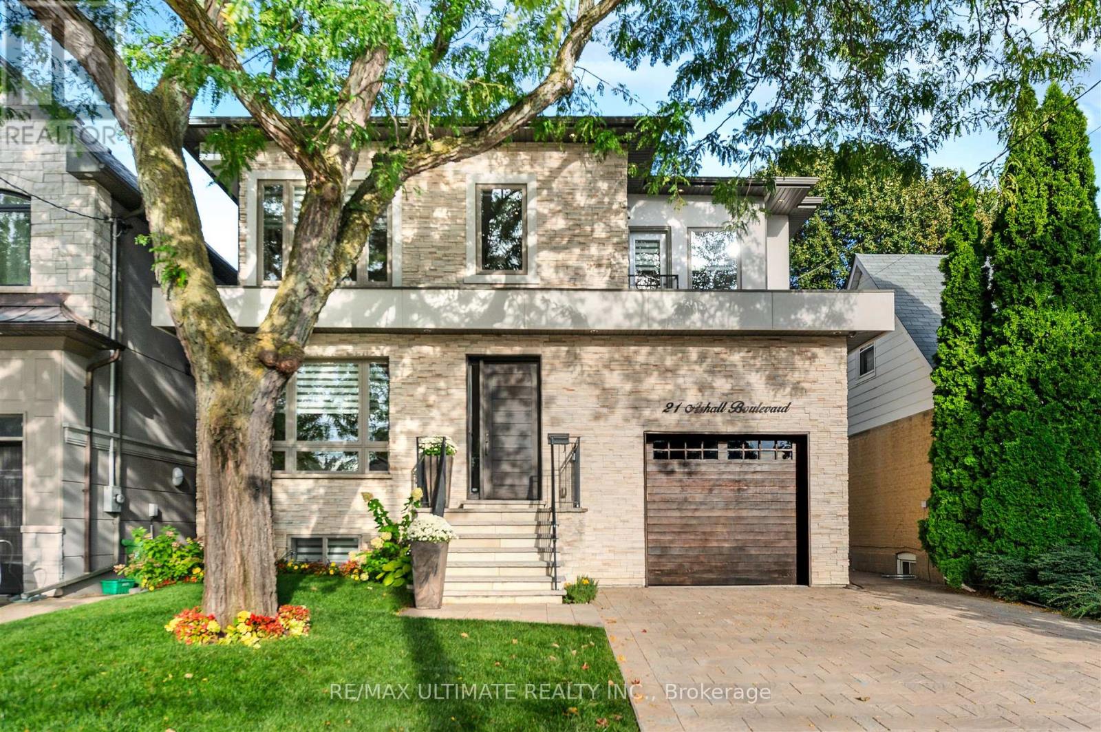 21 Ashall Blvd, Toronto, ON M4B 3C2