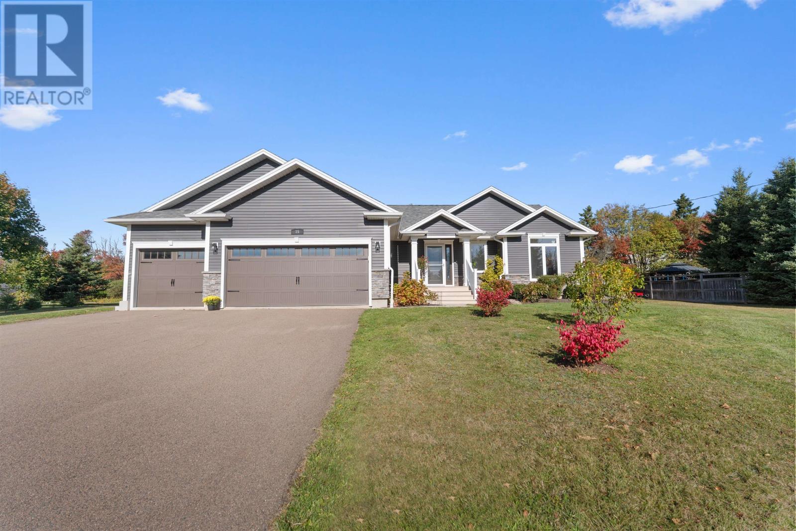 15 Parricus Mead Dr, Charlottetown, PE C1E 2H1