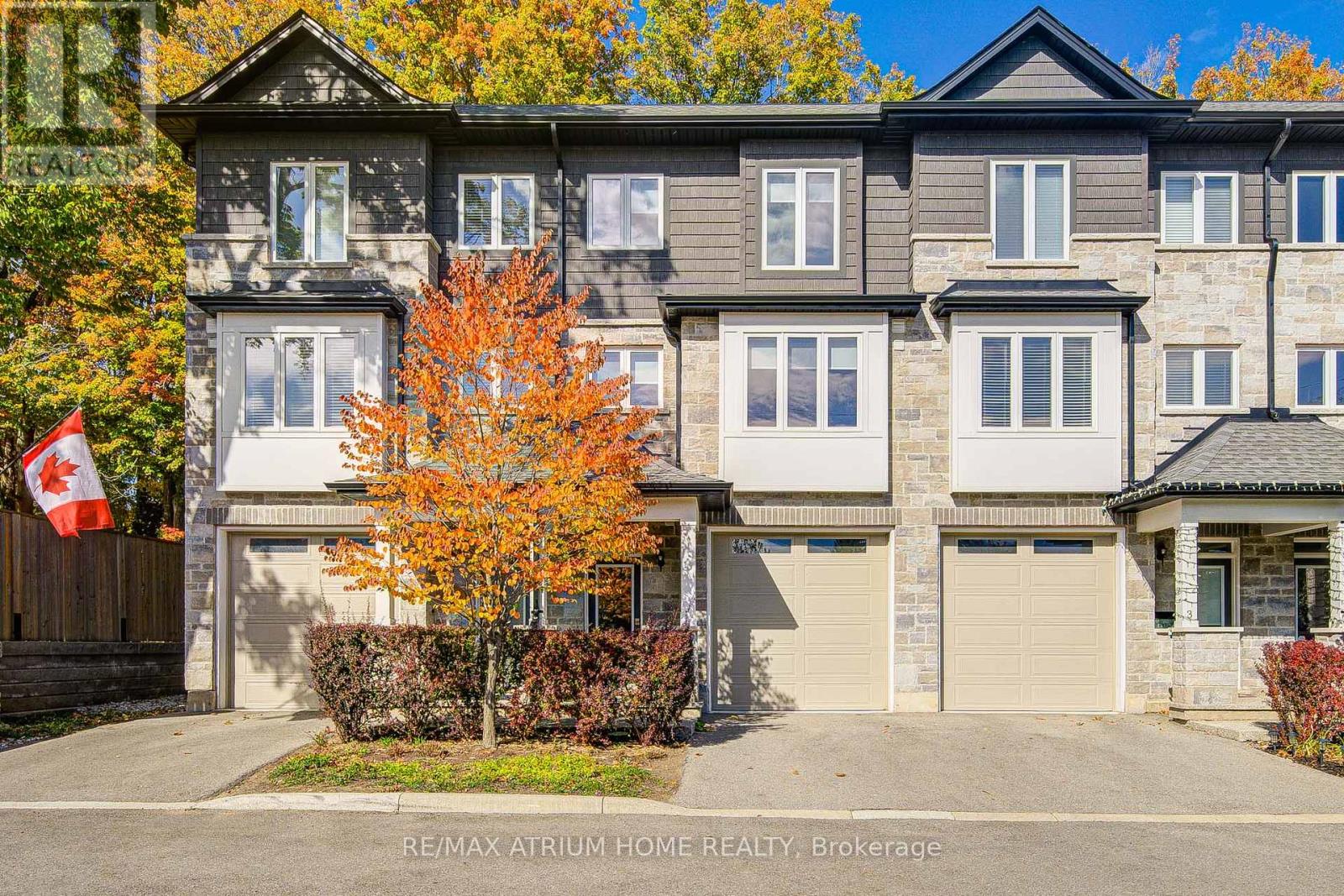 2 111 Wilson St E, Hamilton, ON L9G 2B6