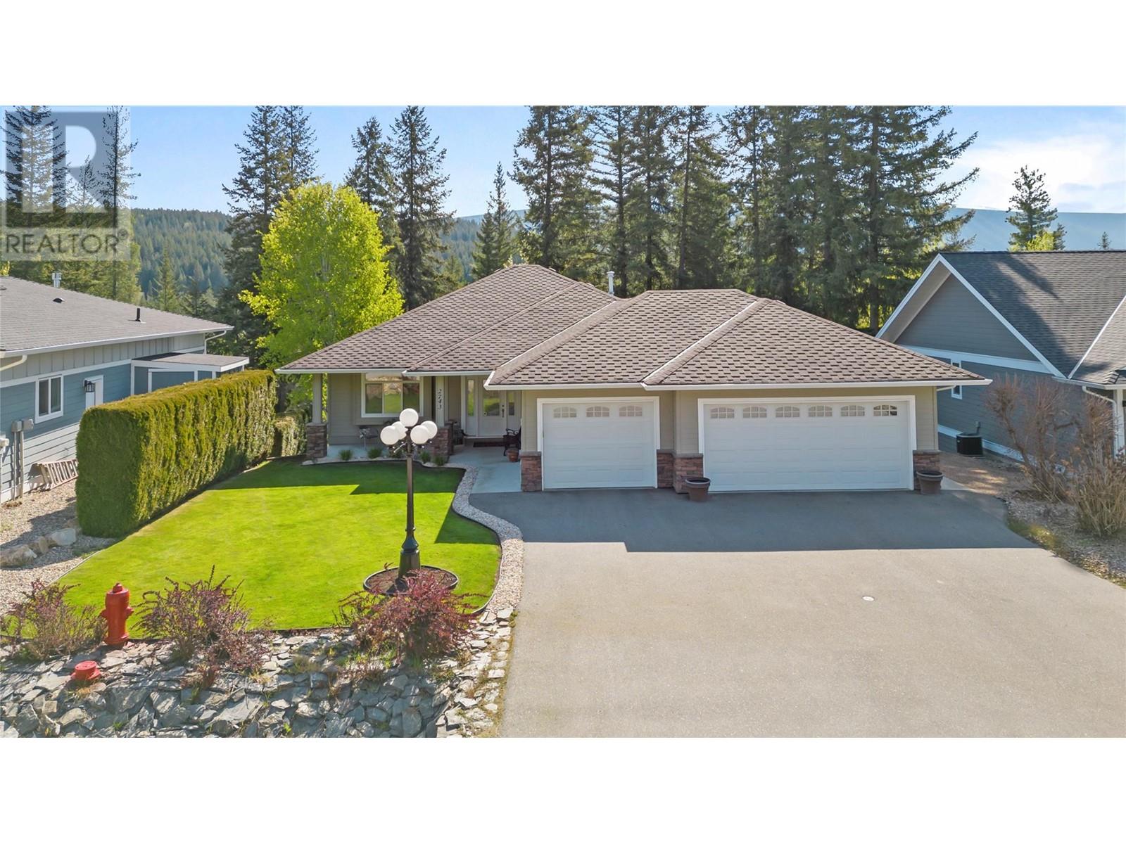 2743 Golf Course Dr, Blind Bay, BC V0E 1H2