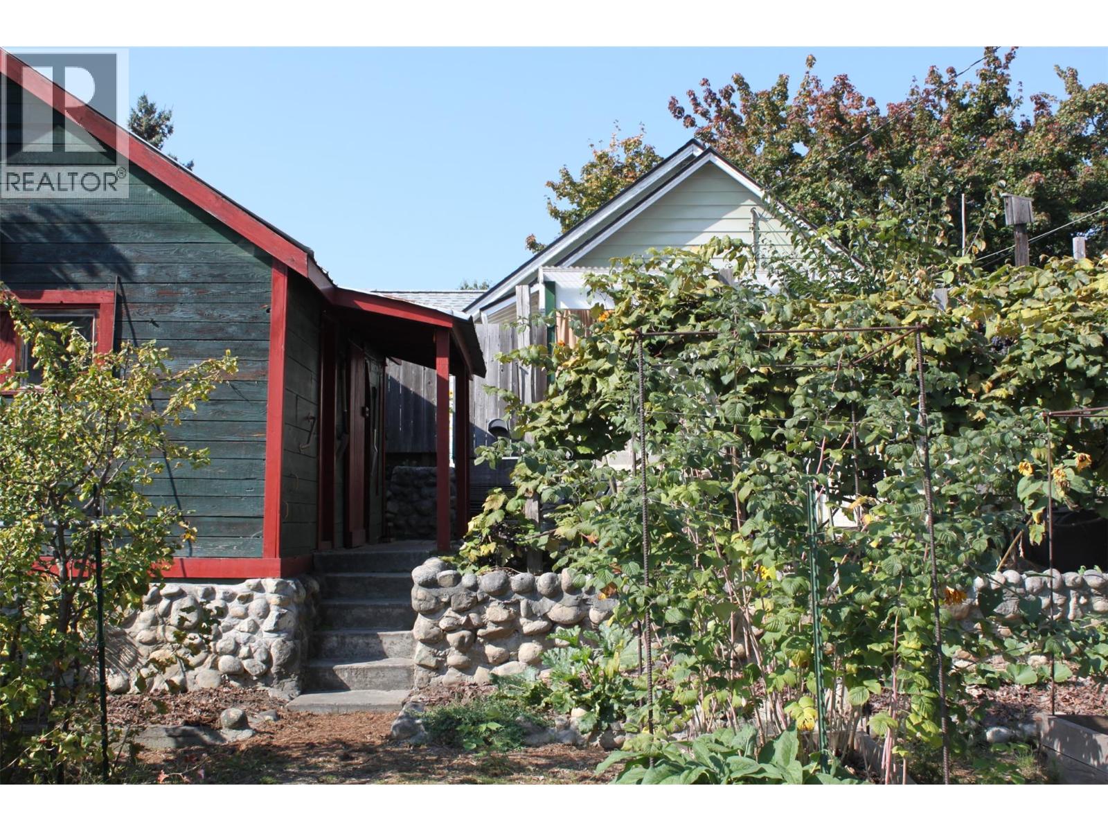 109 4 Avenue Northwest, Nakusp, BC V0G 1R0