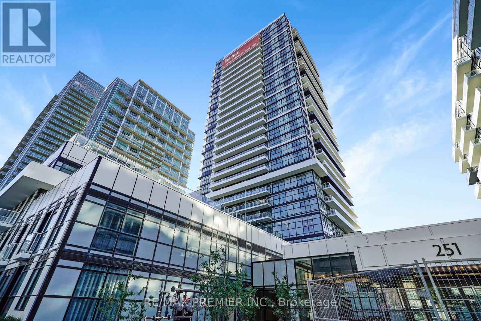 406 251 Manitoba St, Toronto, ON M8Y 0C7