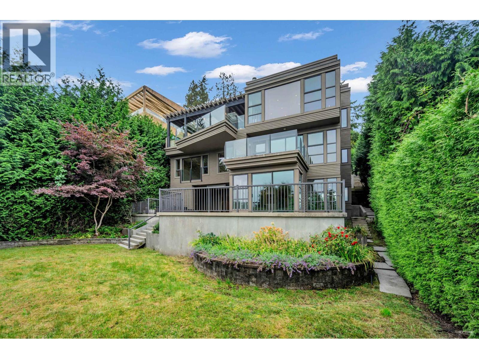 3570 Creery Ave, West Vancouver, BC V7V 2M1
