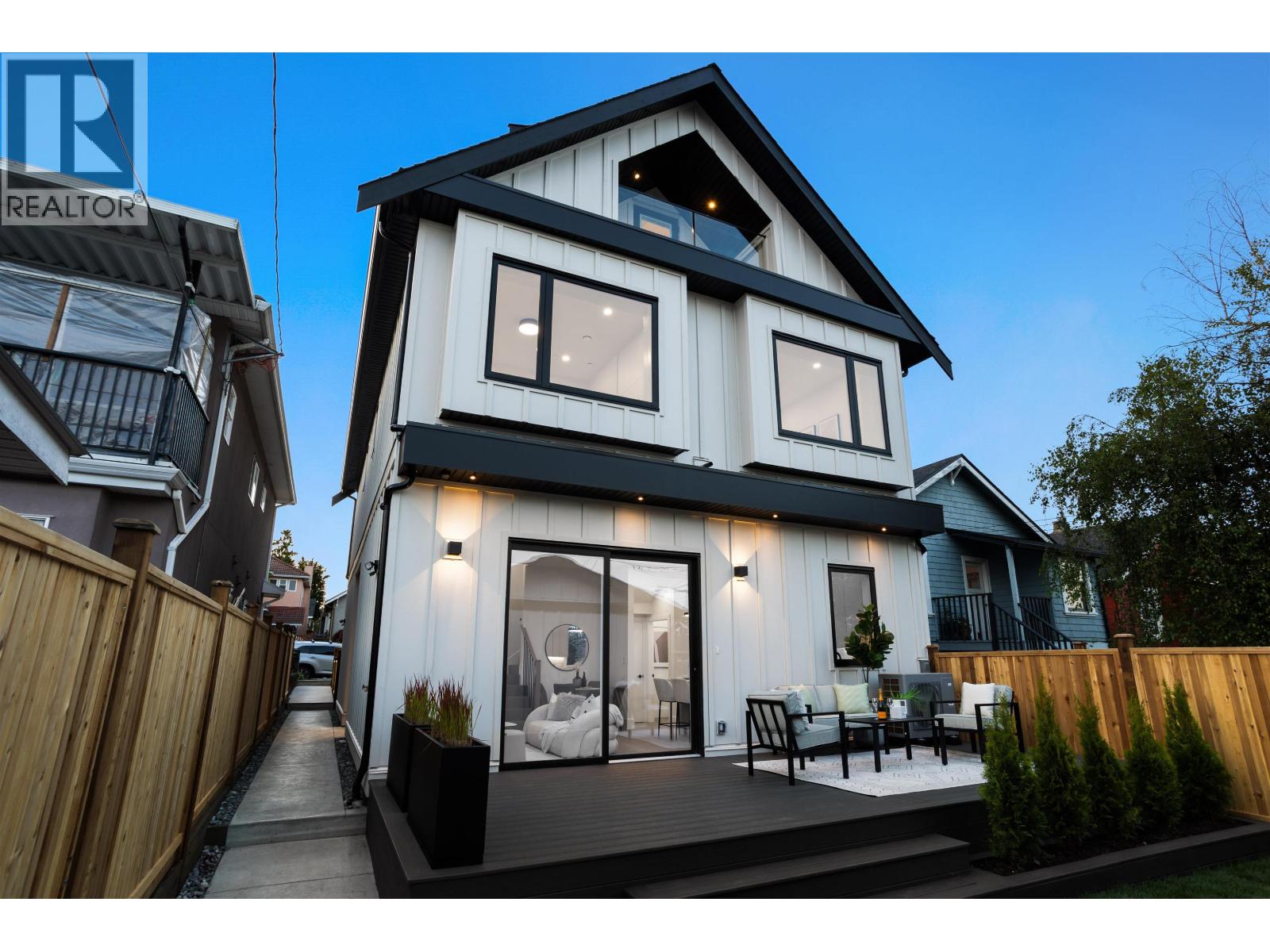 2864 E Georgia Street Unit 2, Vancouver, BC V5K 2K4