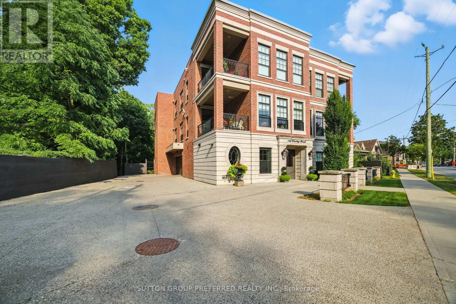 303 122 Wortley Rd, London, ON N6C 3N8