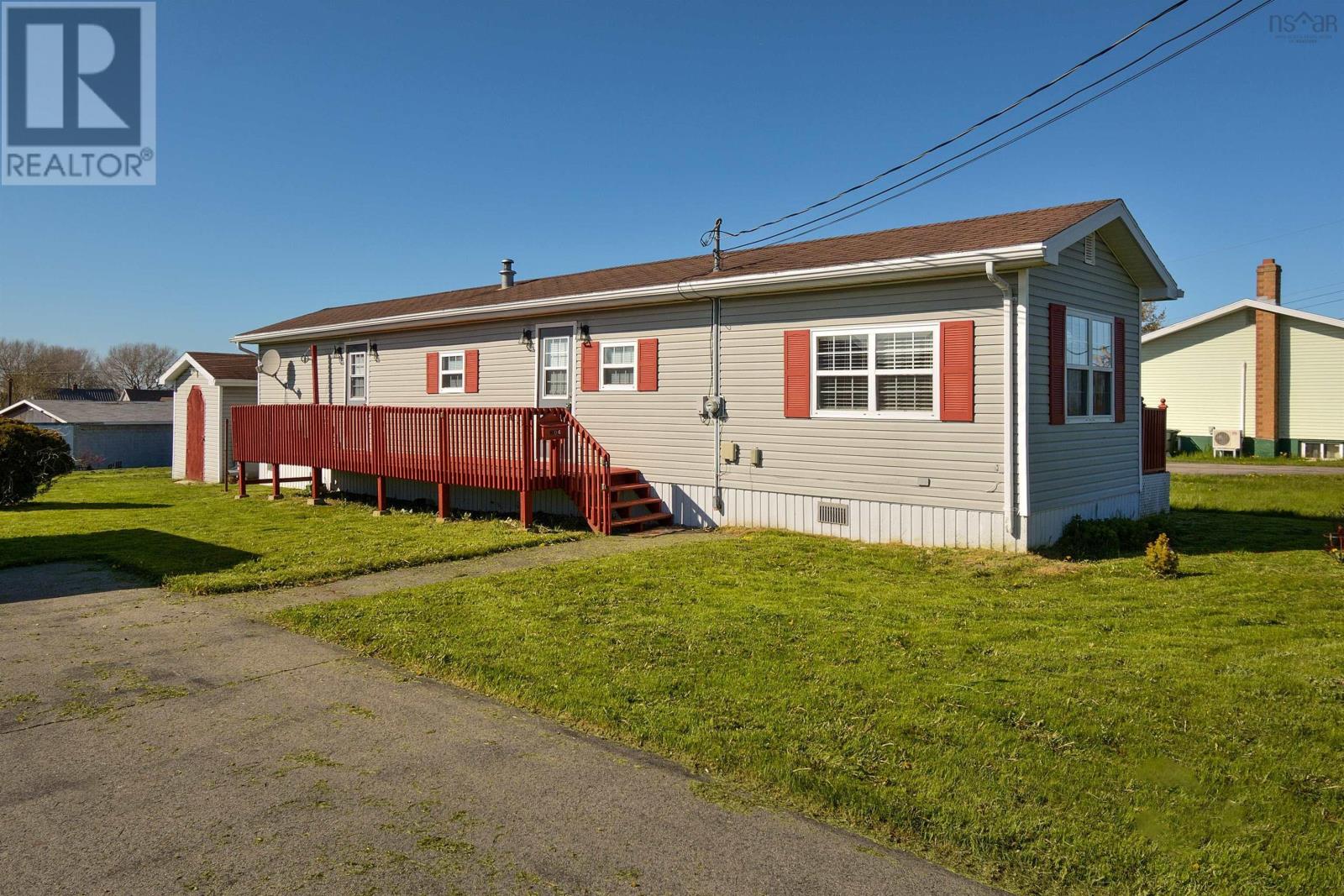 104 Butts St, Sydney Mines, NS B1V 1N5