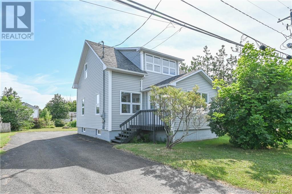 225 De Leglise Ave, Shippagan, NB E8S 2K4