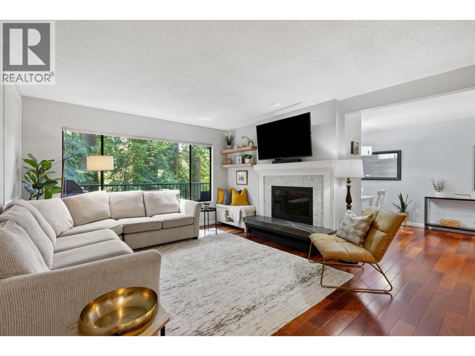 887 Frederick Rd, North Vancouver, BC V7K 2Y5