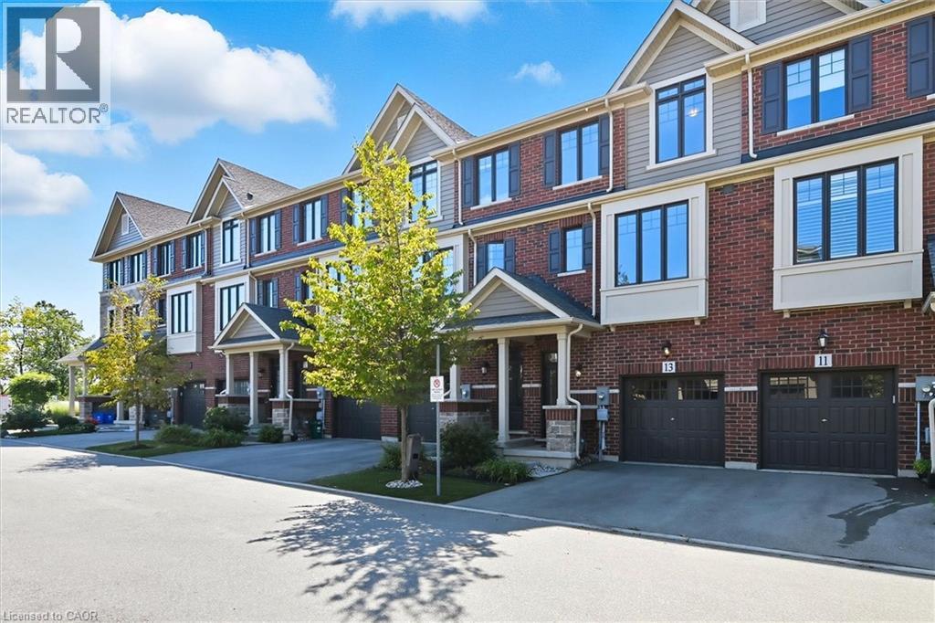 13 Pierre Trudeau Ln, Grimsby, ON L3M 0H3