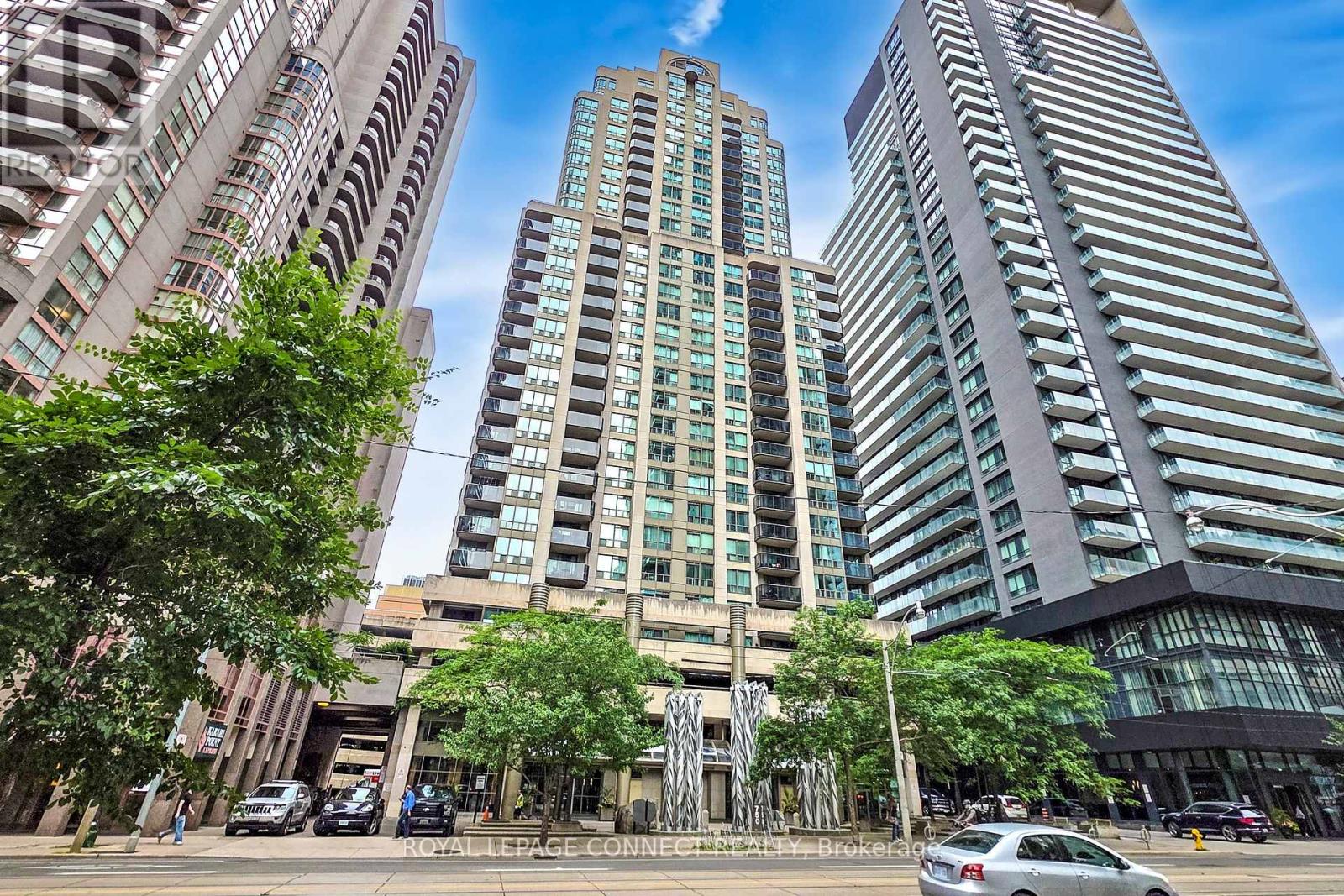 605 750 Bay St, Toronto, ON M5G 1N6