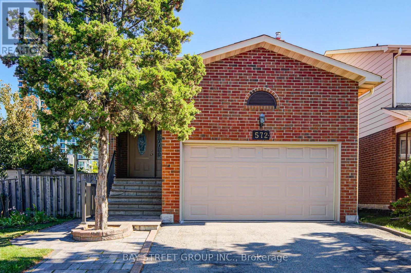 572 Rideau Gate, Mississauga Creditview, ON L5B 2W3