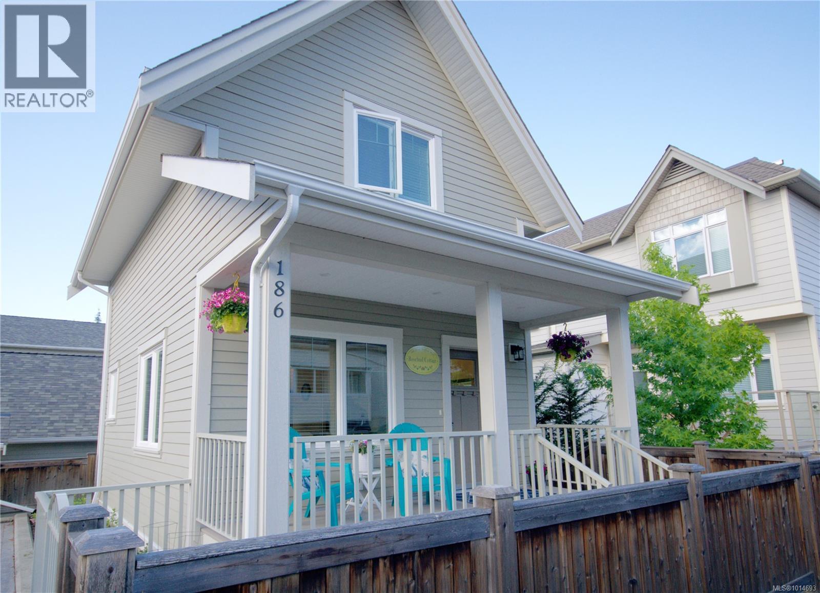 186 First Ave W, Qualicum Beach, BC V9K 1H1