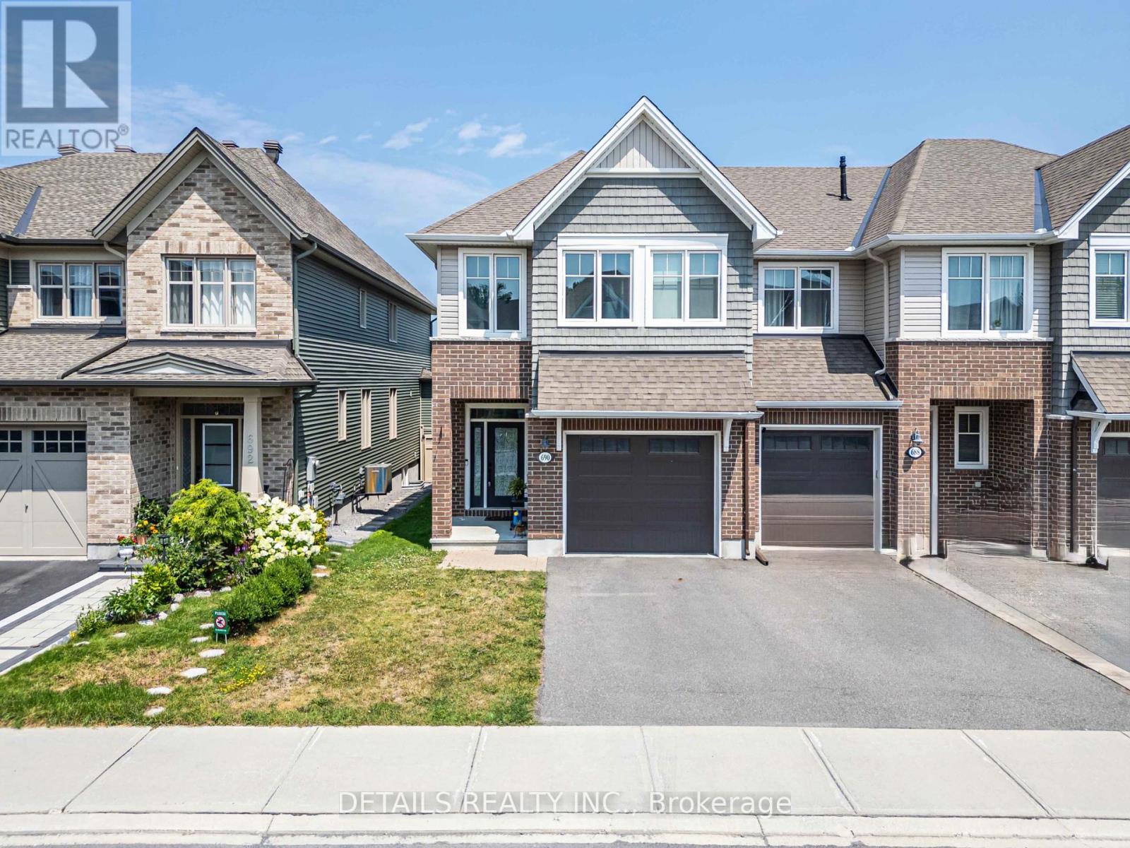 690 Vivera Pl, Ottawa, ON K2S 2N1