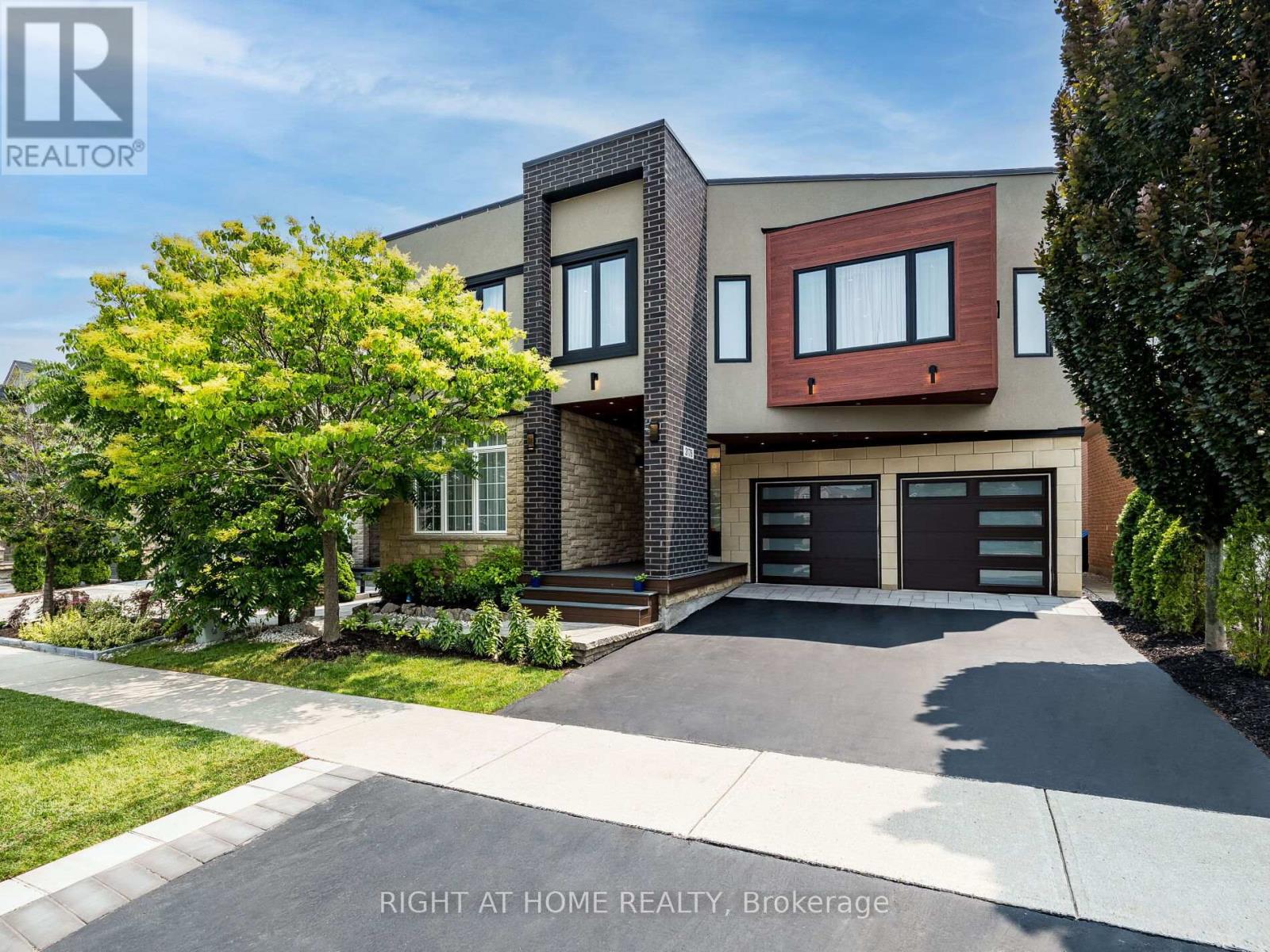 3176 Stockdbridge Ave, Oakville, ON L6M 0A7
