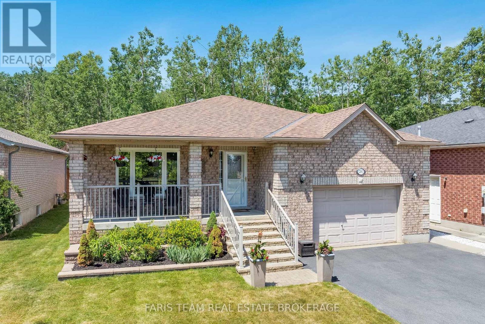 290 Edgehill Dr, Barrie, ON L4N 9X4