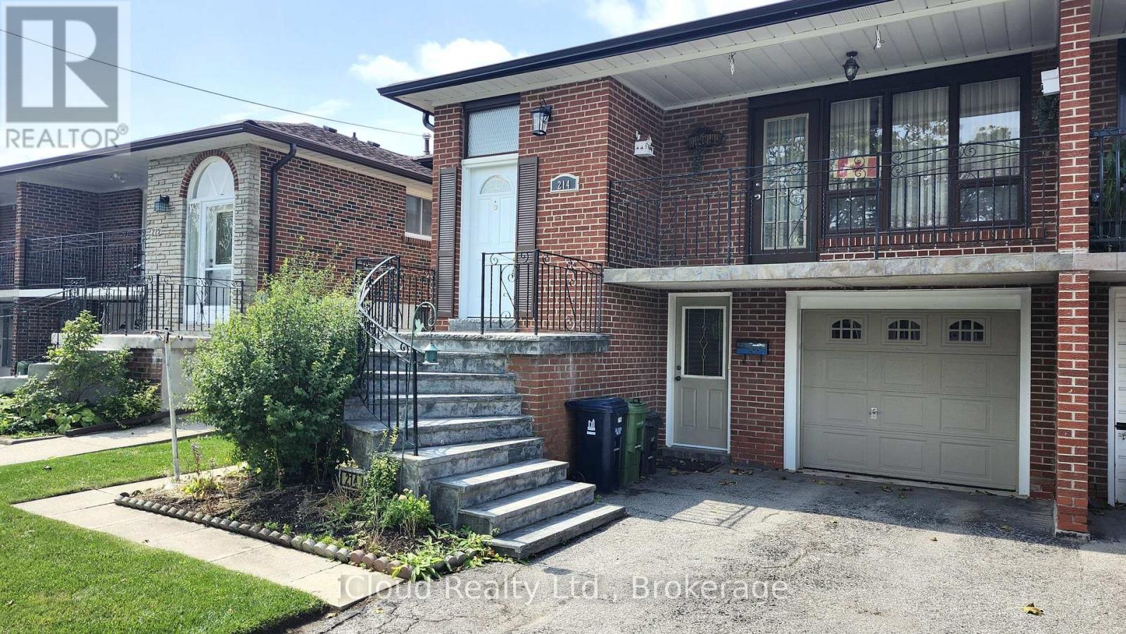 214 Fairglen Ave, Toronto, ON M1W 1B1