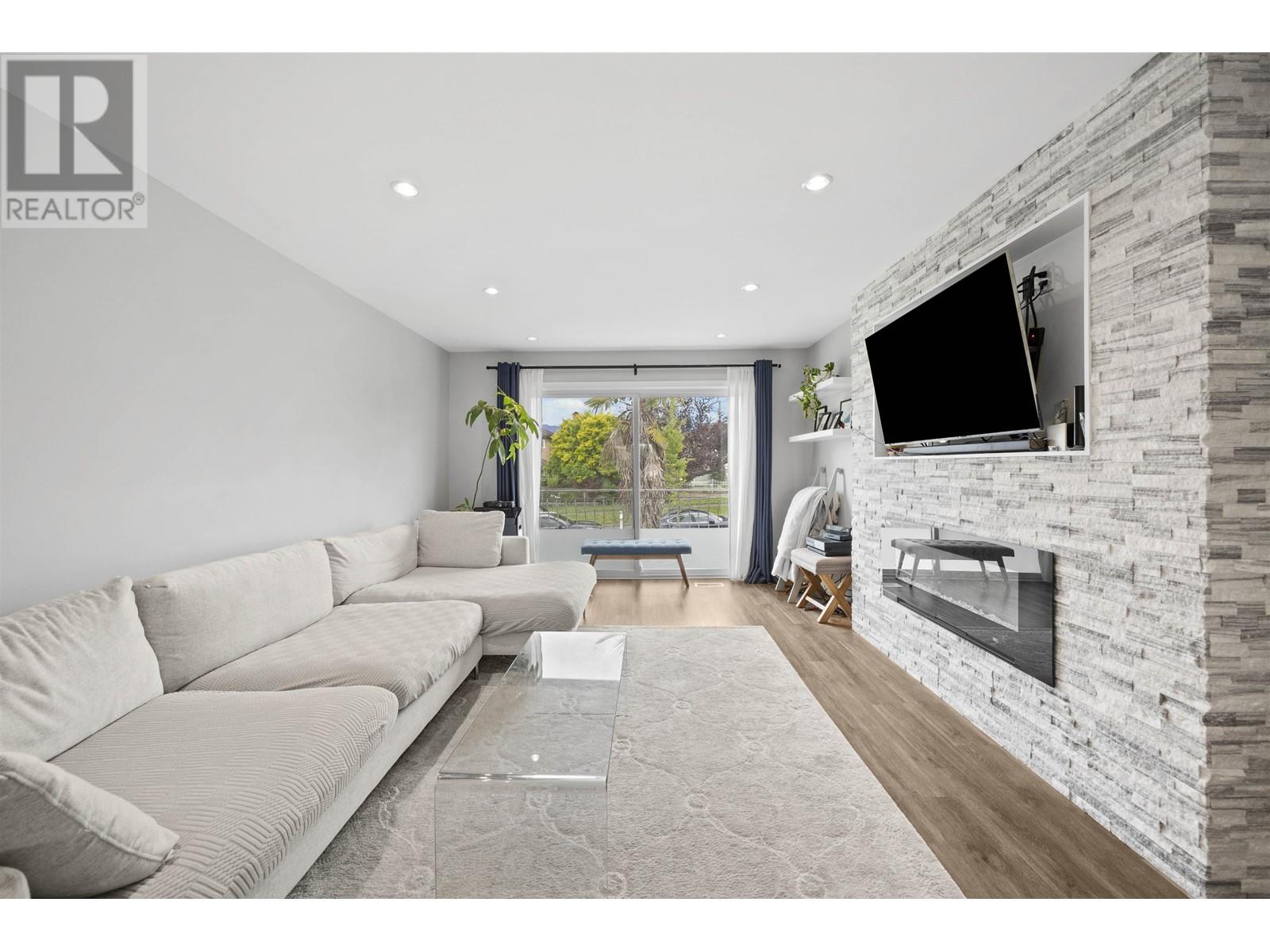 3160 E 6th Ave, Vancouver, BC V5M 1S5