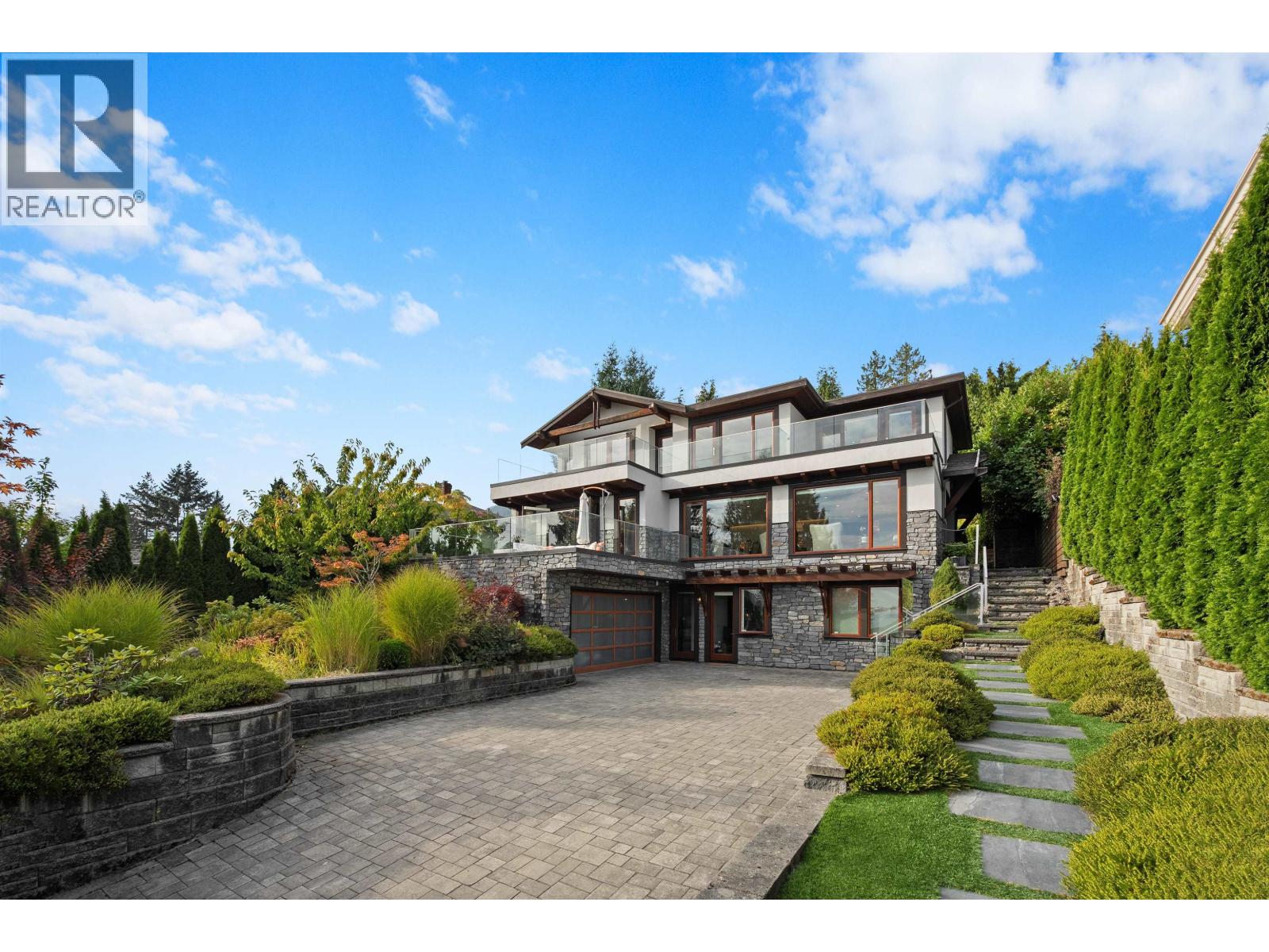 2643 Nelson Ave, West Vancouver, BC V7V 2R8