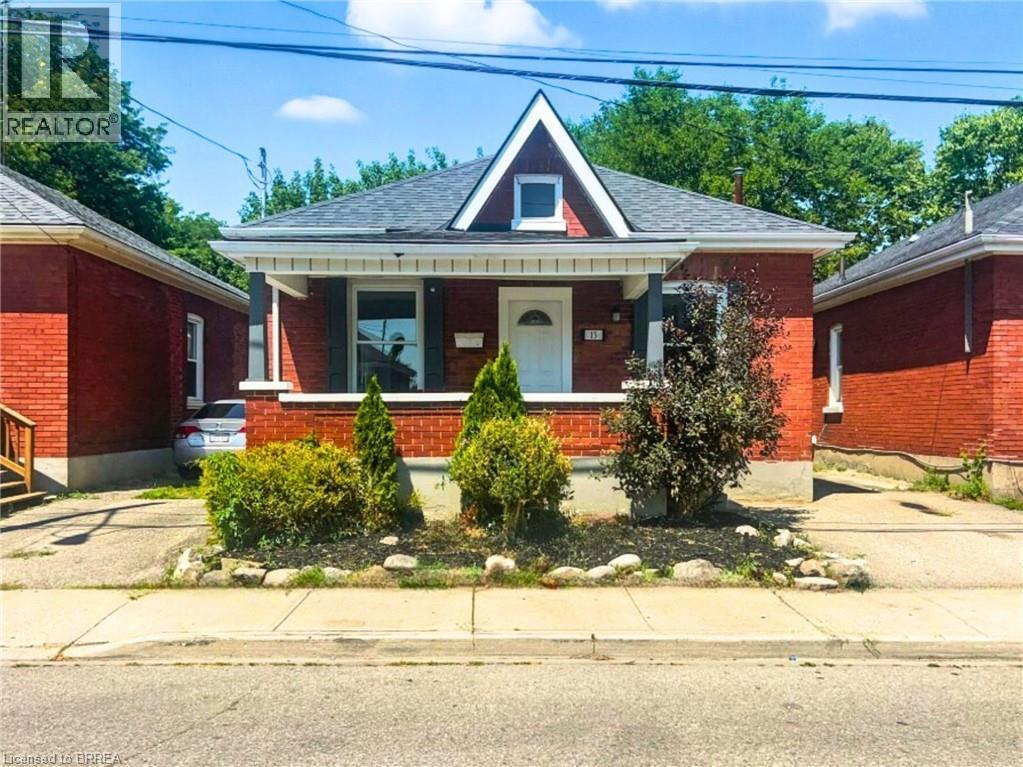 13 Salisbury Ave, Brantford, ON N3S 1M6