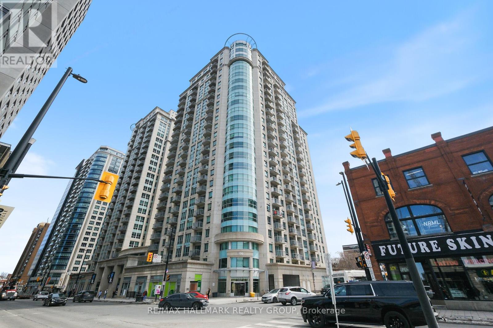706 200 Rideau St, Ottawa, ON K1N 5Y1