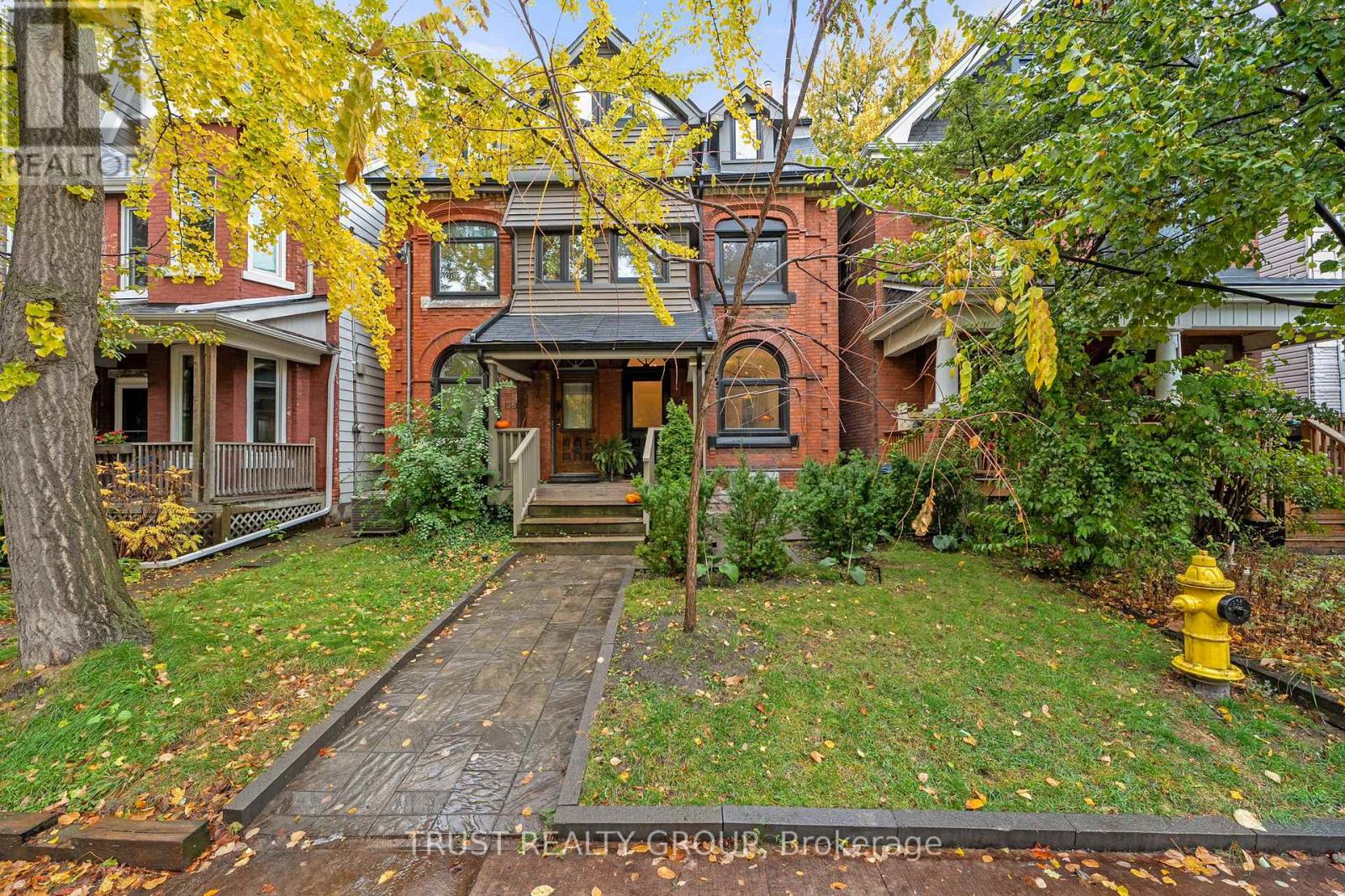 106 Pearson Ave, Toronto, ON M6R 1G5