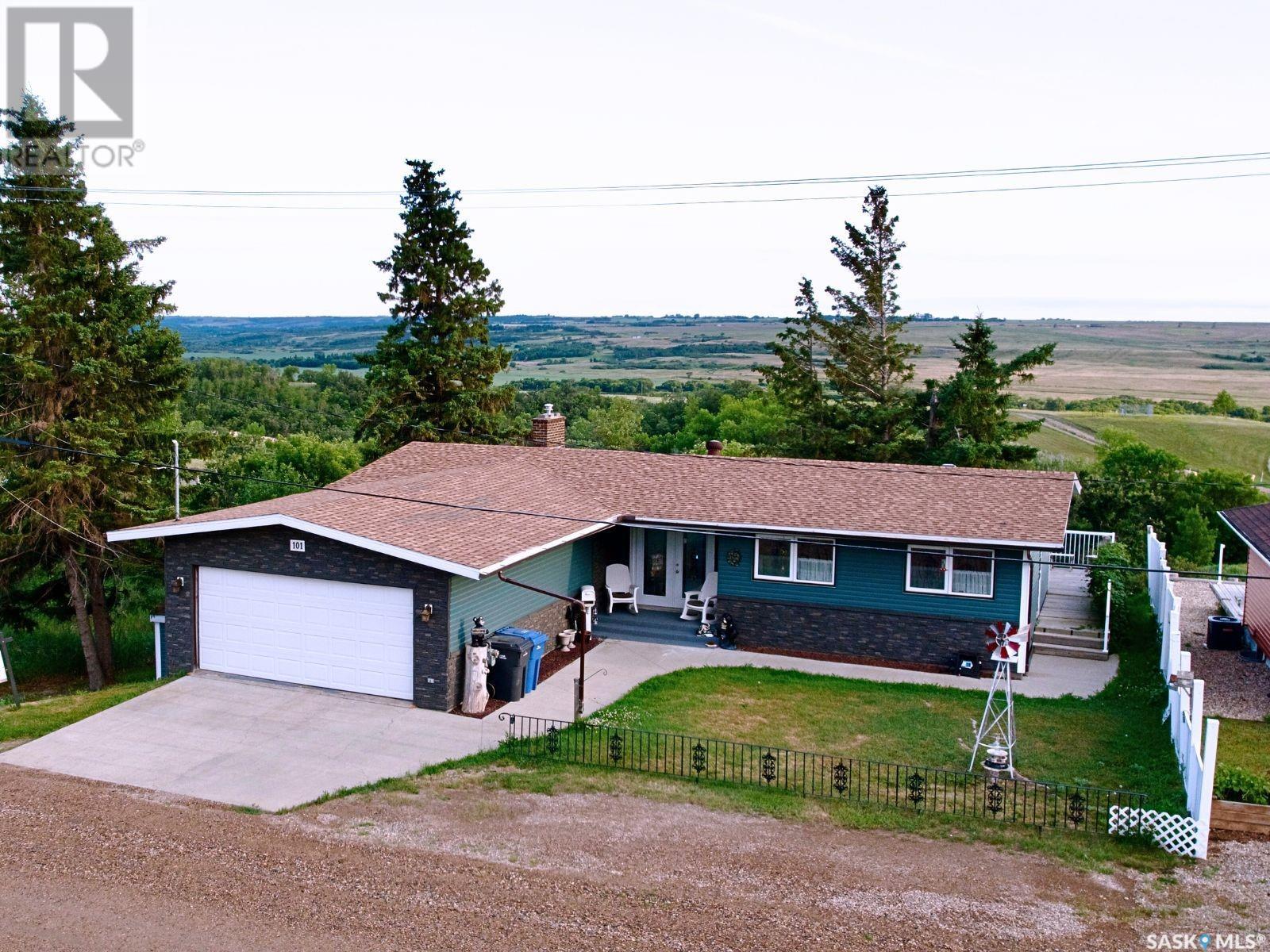101 Fraser Ave, Oxbow, SK S0C 0B6