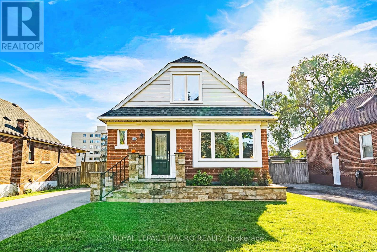 35 Ipswich Rd, Hamilton, ON L8K 3G1
