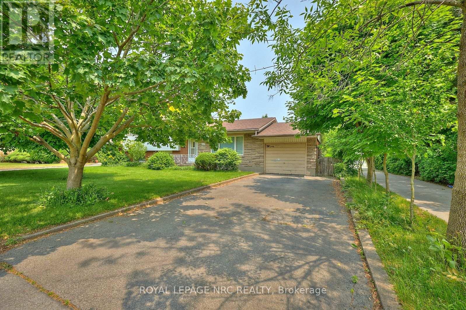 4682 Pinedale Dr, Niagara Falls, ON L2E 6M8