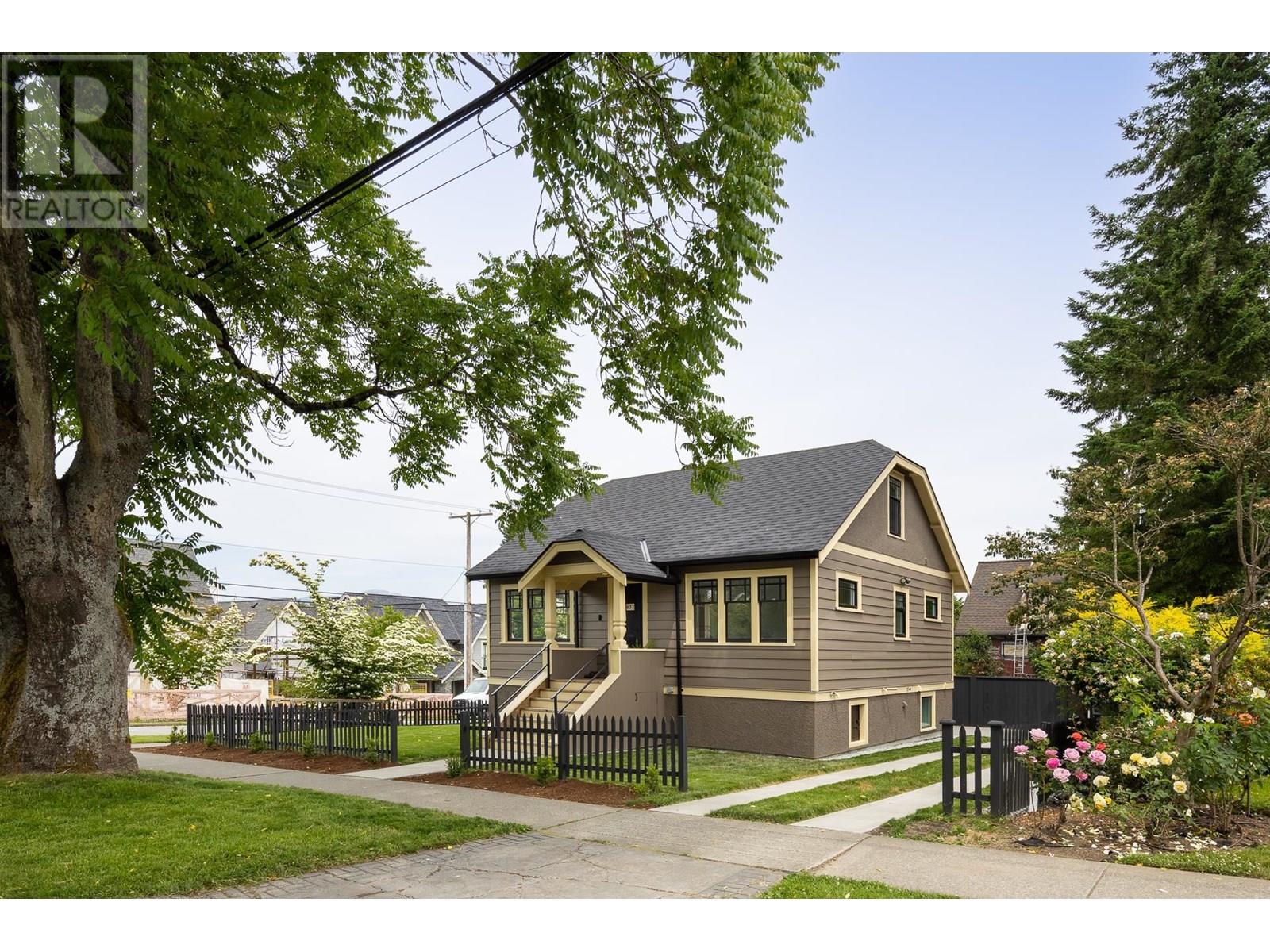 631 Second St, New Westminster, BC V3L 2M6