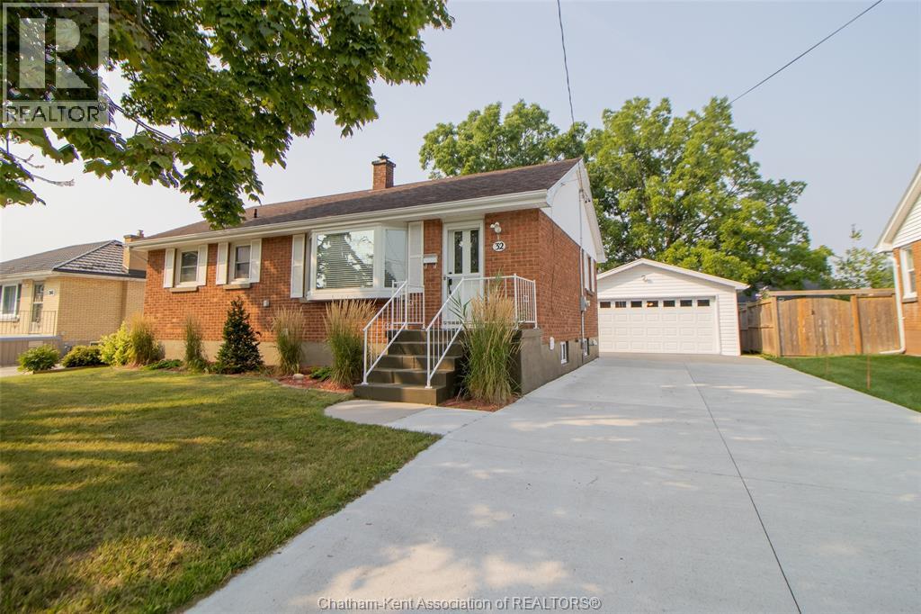 32 Simonton Dr, Chatham-Kent, ON N7M 5C6