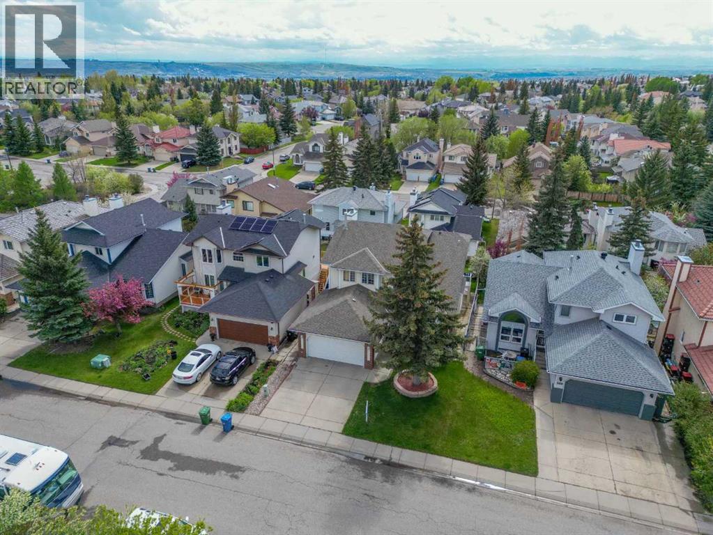 393 Hawktree Cir NW, Calgary, AB T3G 2X9