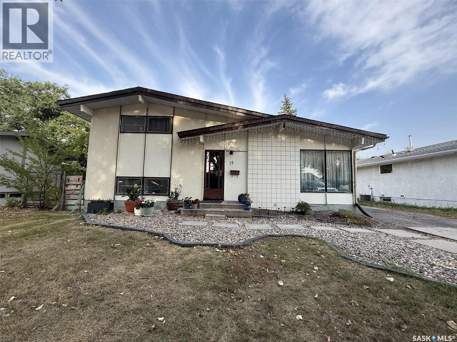 15 Richardson Cres, Regina, SK S4S 4J2