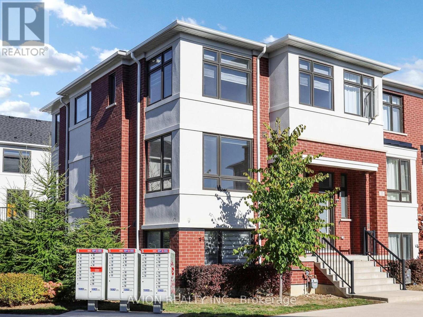 35 Thomas Armstrong Ln, Richmond Hill, ON L4C 5S6