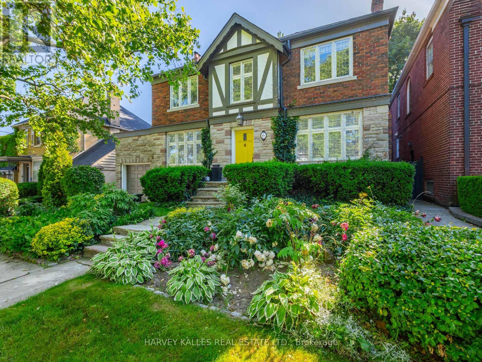 6 Glenarden Rd, Toronto, ON M6C 3J7