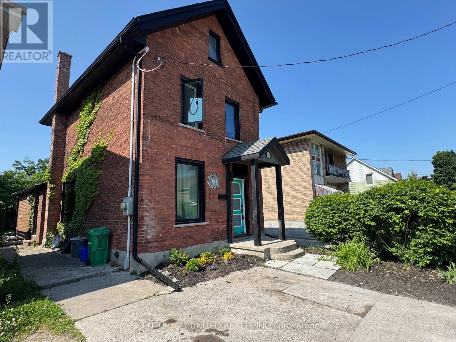 508 Sherbrooke St, Peterborough, ON K9J 2P3