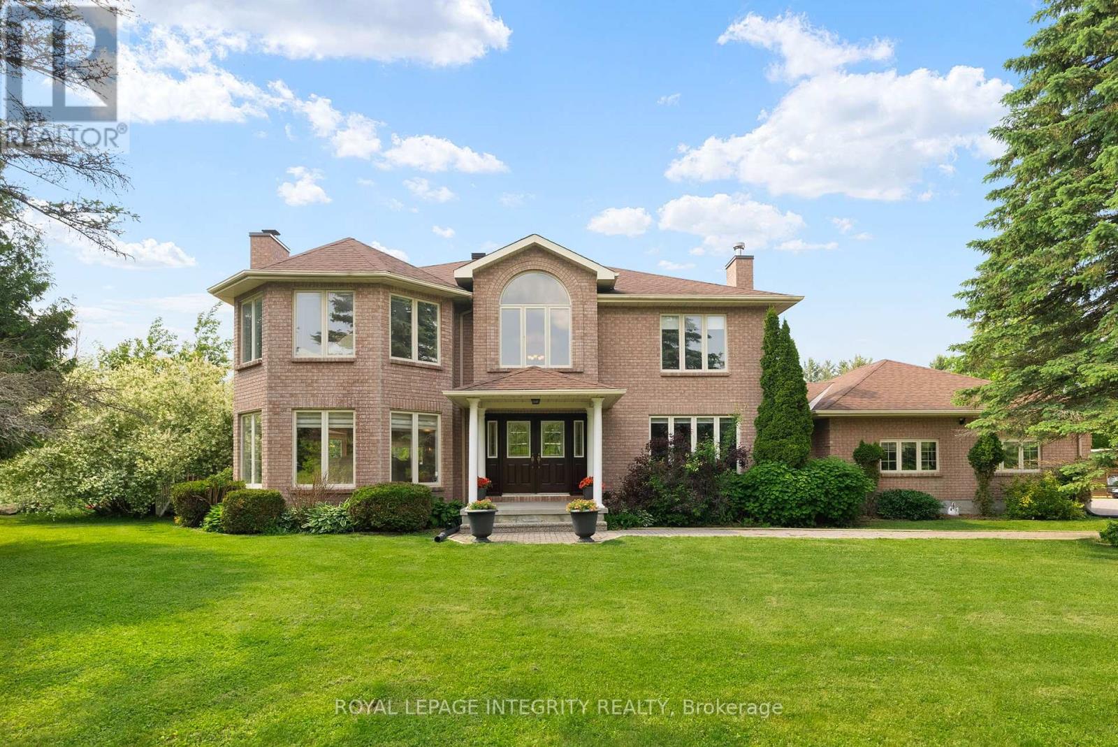 22 Marchbrook Cir, Ottawa, ON K2W 1A1