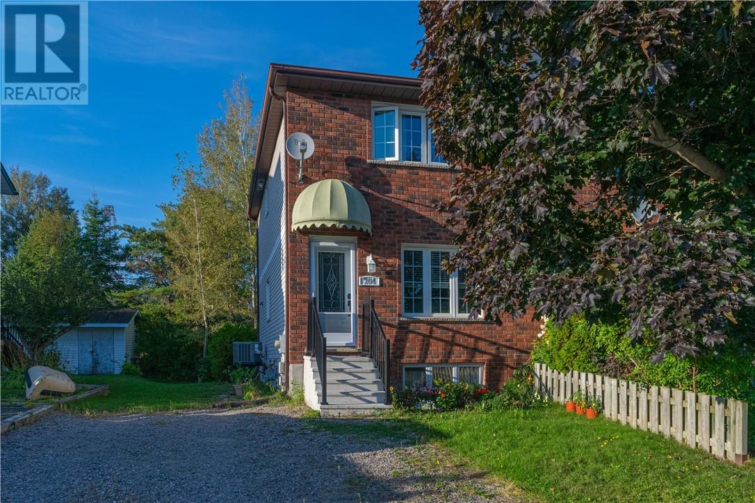 204 Benita Blvd, Sudbury, ON P3A 5Z5