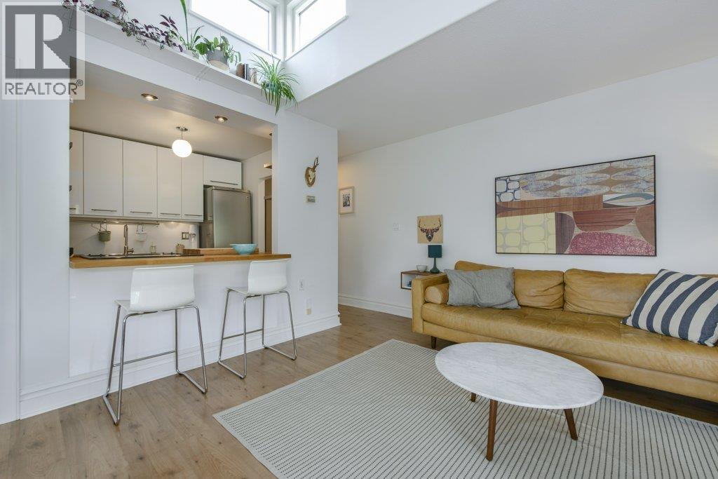 1622 Frances Street Unit 305, Vancouver, BC V5L 1Z4
