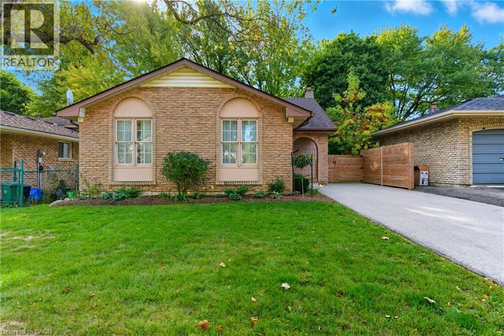 7 Farmer Ct, Hamilton, ON L9C 5X9