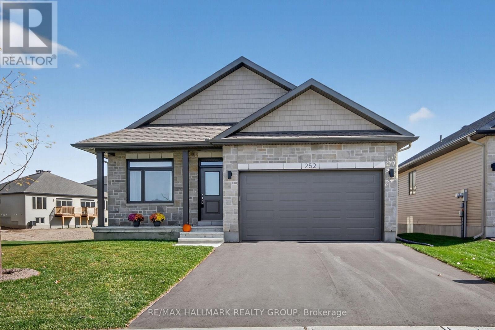 252 Odonovan Dr, Carleton Place, ON K7C 0X4