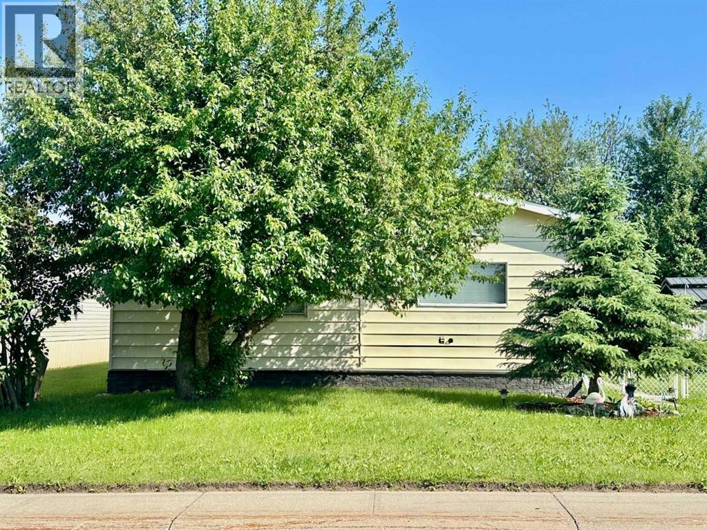 22 Auttreaux Dr, Whitecourt, AB T7S 1C6